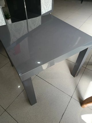 Mesa auxiliar moderna Ikea gris