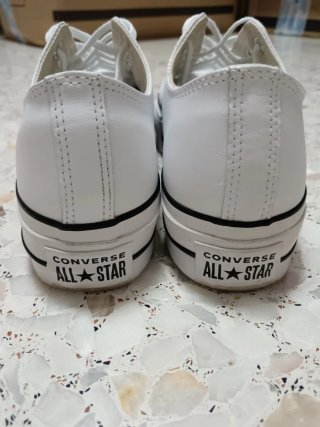 Converse Chuck Taylor Piel Blancas