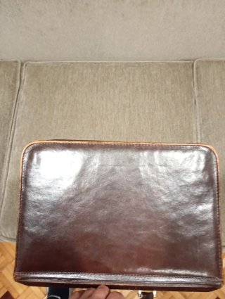Maletín de piel antiguo con combinación