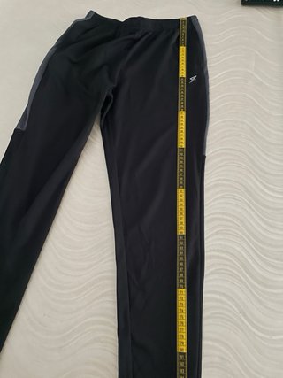 Pantalón de chándal negro talla 12-13. Son finos .