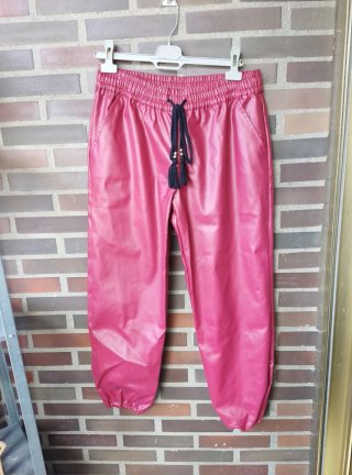 Pantalón efecto piel burdeos Savage Culture T. L
