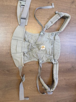Mochila Ergobaby Adapt Gris