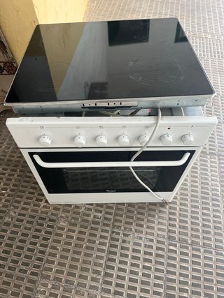 Vitrocerámica con horno Whirlpool
