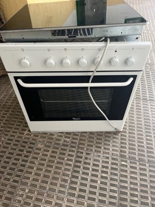 Vitrocerámica con horno Whirlpool