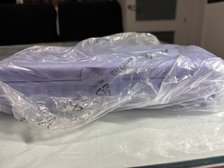 Caja multiusos con compartimentos morada