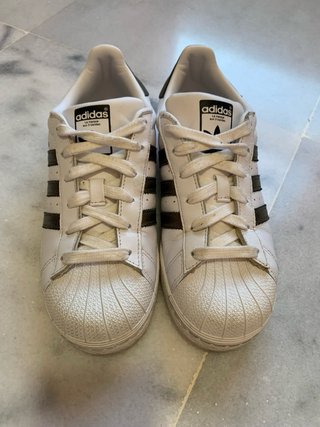 Zapatillas Adidas Superstar Blancas y Doradas