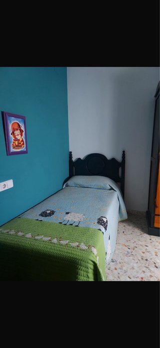 Cama individual con cabecero