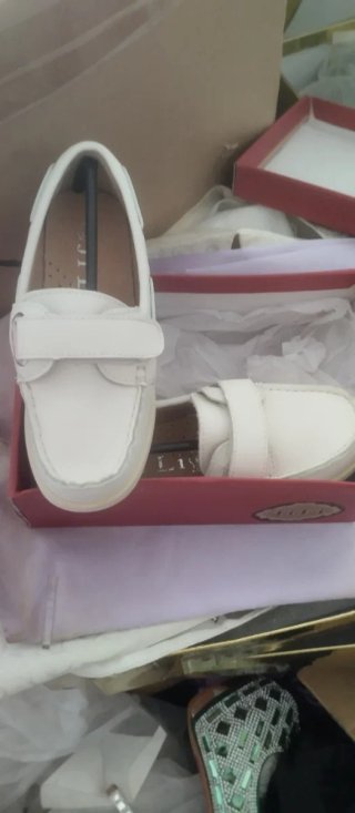Zapatos blancos para niños