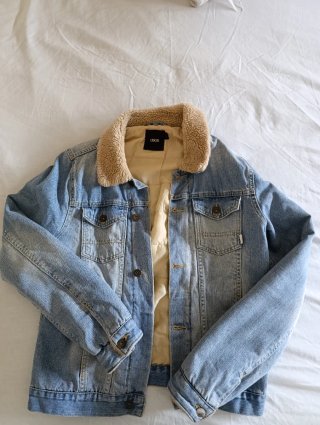 Chaqueta vaquera ASOS con forro de borreguito