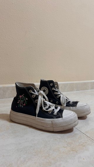Converse plataforma negras bordadas