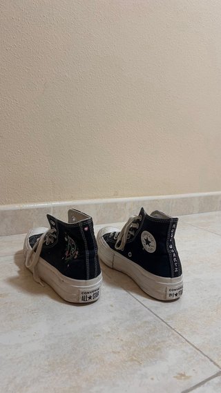Converse plataforma negras bordadas