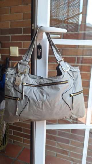 Bolso Kipling Gris con Colgante Monito