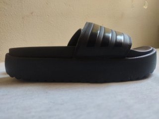 Chanclas plataforma Adidas negras