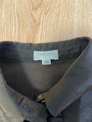 Blusa marrón sin mangas con volantes