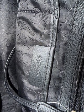 Borsa Michael Kors nera con borchie dorate