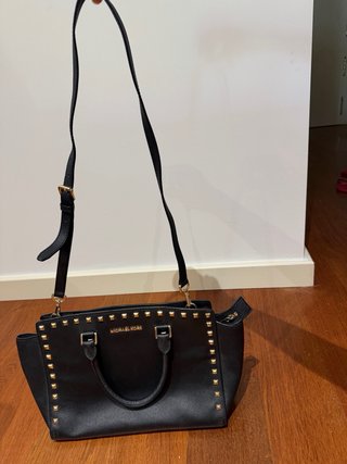 Borsa Michael Kors nera con borchie dorate