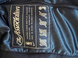 Chaqueta Bomber Nike NBA Negra Dorada