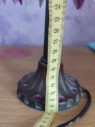 Lámpara de mesa morada y transparente