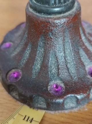 Lámpara de mesa morada y transparente