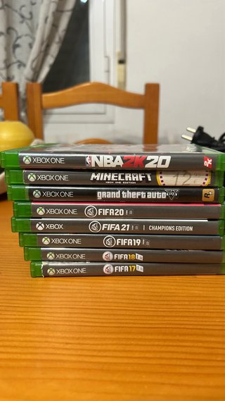 Xbox One Negra con juegos