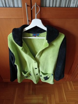 Chaqueta polar verde y negra