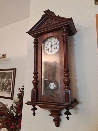 Reloj de pared antiguo madera tallada