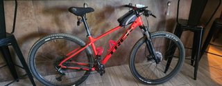 Bicicleta de Montaña Trek Roja