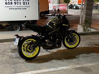 Yamaha MT-09 Negra y Amarilla