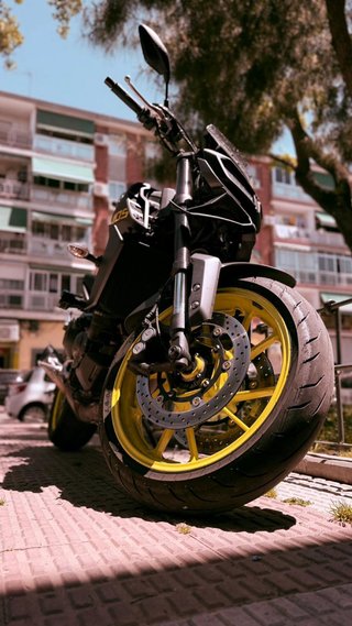 Yamaha MT-09 Negra y Amarilla