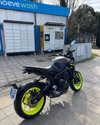 Yamaha MT-09 Negra y Amarilla
