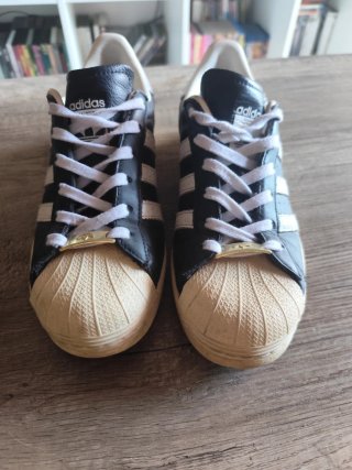 Adidas Superstar Negras talla 39 1/3