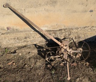 Sembradora manual antigua