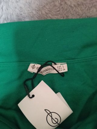 Camiseta verde escotada manga larga