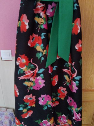 Vestido de fiesta verde y estampado floral