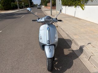 Vespa Primavera 50 cc 4T Plata Azul