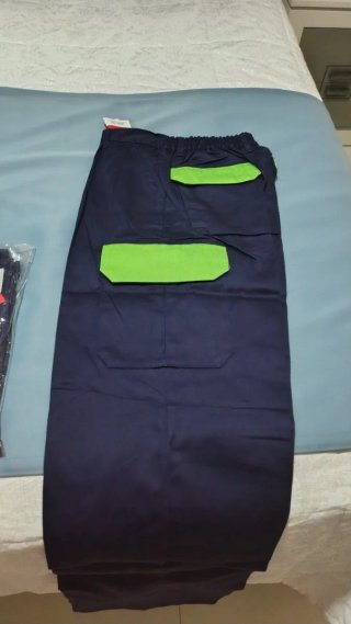 Pantalón de uniforme azul marino