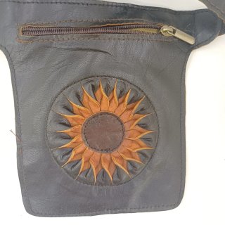 Riñonera artesanal cuero sol naranja