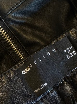 Pantalones efecto piel ASOS