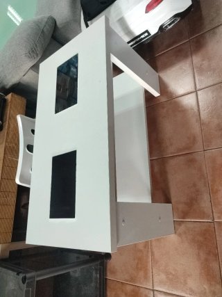 Mesa de centro blanca con cristal