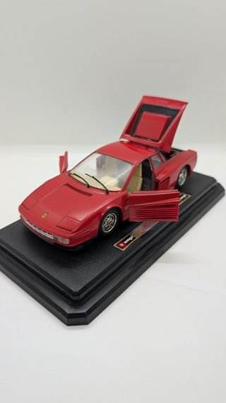 Bburago Ferrari Testarossa (1984) 1:24 Rosso
