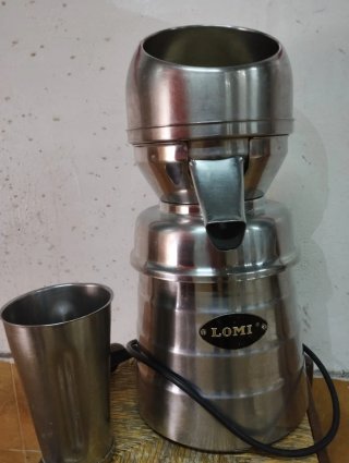 Exprimidor Profesional LOMI