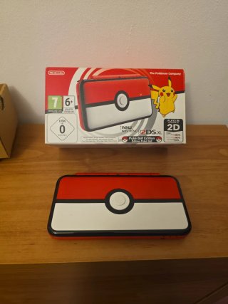Nintendo new 2DS XL Poké Ball Edition