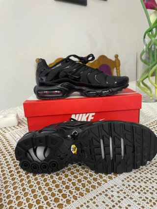 Nike Air Max Plus Triple Black Talla 42