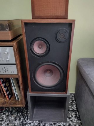 Altavoces Vintage Grandes Marrones y Grises