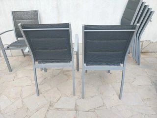 Sillas apilables de terraza grises