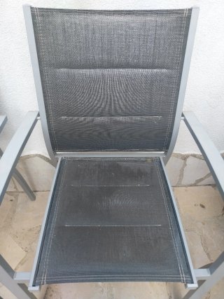 Sillas apilables de terraza grises