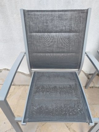 Sillas apilables de terraza grises