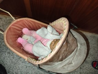 Cochecito de muñeca antiguo( sin la muñeca)