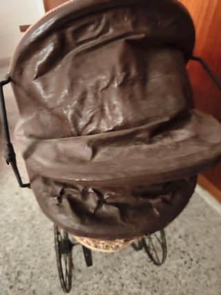 Cochecito de muñeca antiguo( sin la muñeca)
