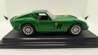 Bburago Ferrari 250 GTO (1962) 1:24 Verde